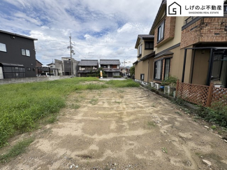約87坪
広々とした土地
平坦・更地
石部小学校まで徒歩7分！
徒歩圏内にスーパーやコンビニエンスストアが充実しているので買い物にとても便利です♪