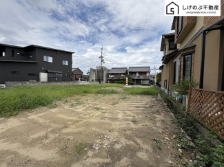 約87坪
広々とした土地
平坦・更地
石部小学校まで徒歩7分！
徒歩圏内にスーパーやコンビニエンスストアが充実しているので買い物にとても便利です♪