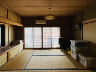 和室ならではの温かな和の空間で寛ぎの時間を過ごせます