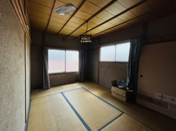 畳の上でゆっくりとくつろげる和室です