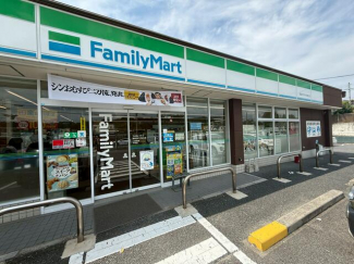 ファミリーマート草津かがやき通り店まで808m