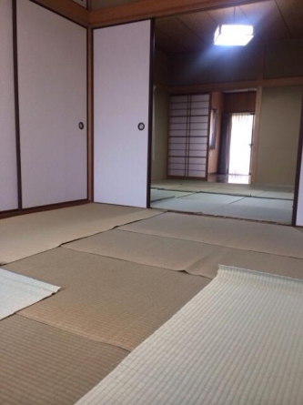 二間続きの和室で、広々と感じます。