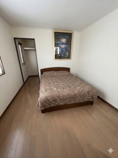 ２階寝室。奥にウォークインクローゼットがあります
※AI加工しています