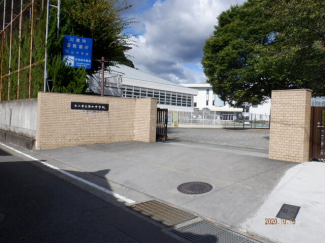 松山市立湯山中学校まで3210m