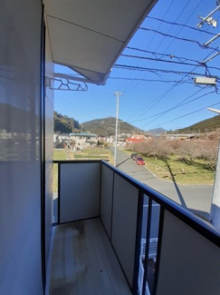 暖かな日差しのふりそそぐバルコニー
