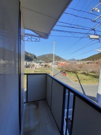 暖かな日差しのふりそそぐバルコニー