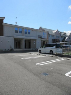 駐車場があるので、車を買う予定の方も安心です