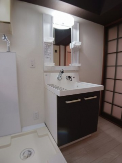 明るい洗面所です