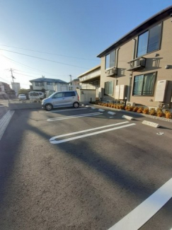 駐車場があるので、車を買う予定の方も安心です