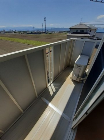 外からの目が気にならないバルコニーで洗濯物が干せます