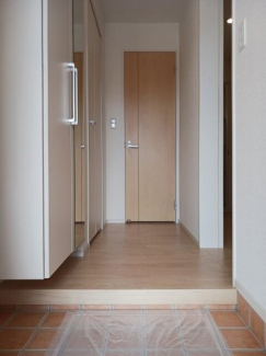 シンプルで使いやすい玄関です