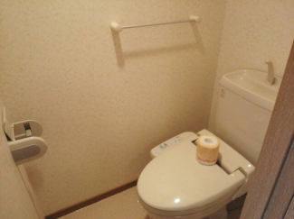清潔感のあるトイレです