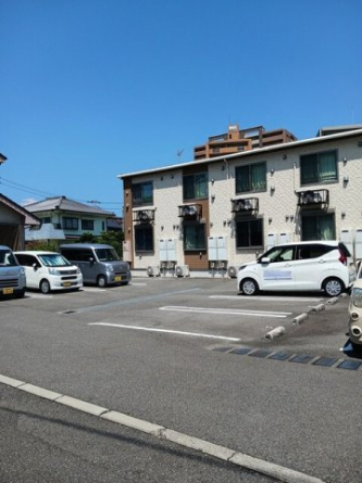 駐車場に車を止められます