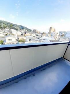 落ち着いた時間を過ごせるバルコニーです