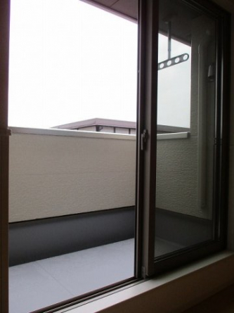 外からの目が気にならないバルコニーで洗濯物が干せます
