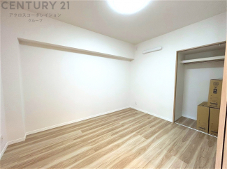 創造性や成長を促す遊びの空間を提供。学習や趣味に集中できる環境を整えます。個別のプライベートスペースは自己表現と自立心を育み、心地よい睡眠環境を整えリラックスできる場所を提供。