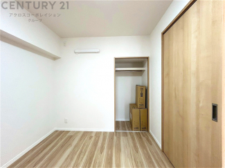 リラックスできるプライベート空間で、快適な睡眠をサポート。個人の好みに合わせたインテリアや寝具で心地良さを追求。プライベートな時間を過ごし、リフレッシュする場所におすすめです。