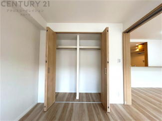 衣類やアクセサリー、小物類の収納が便利で整理整頓がしやすく、部屋の美観を保ちつつ、スペースを最大限に活用できます。衣服のしわやダメージを防ぎ、長持ちさせることができます。