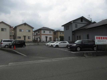 東温市牛渕の駐車場の画像