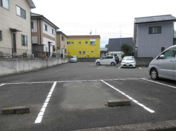 東温市牛渕の駐車場の画像