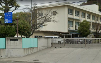松山市立内宮中学校まで1954m