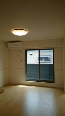 明るい色調の室内です