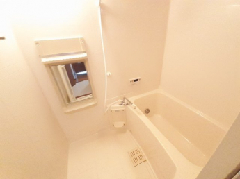 コンパクトで使いやすいお風呂です