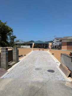 前面道路　アスファルト舗装を行います