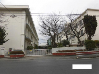 松山市立雄郡小学校まで679m