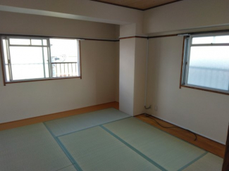 南側和室　東南の角部屋です　ＴＶはこの和室とﾘﾋﾞﾝｸﾞで視聴ＯＫ