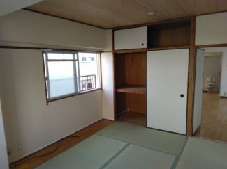 南側にも押入れがあります