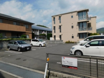 【駐車場】