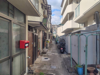 【前面道路含む現地写真】