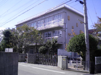 湯築小学校１３００ｍ