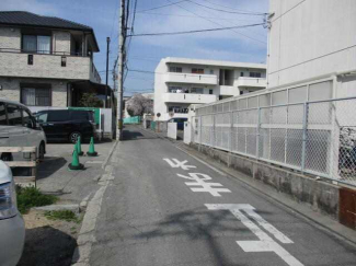 東側道路