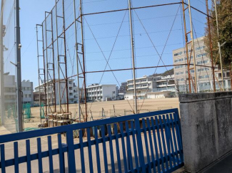 東中学校　約１２５０ｍ