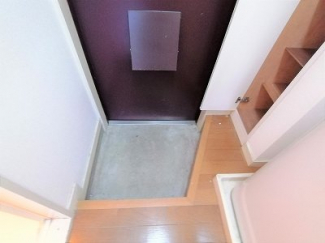 明るい玄関です