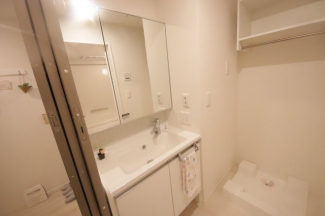 明るい洗面所です
