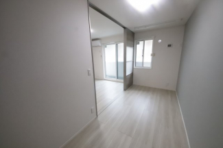 個人の部屋や寝室として使える洋室です