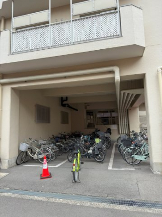 駐輪スペース有。近場のお出かけに自転車は断然便利