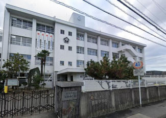松山市立雄新中学校まで1600m