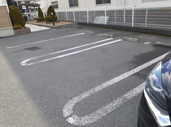 駐車場があるので、車を買う予定の方も安心です