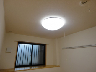 洋室(照明・ハンガーモール)