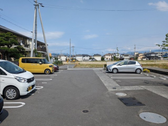 【駐車場】