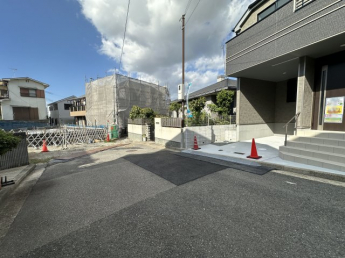 【前面道路含む現地写真】