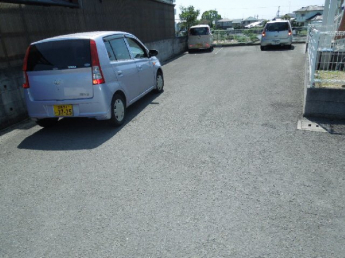 【駐車場】