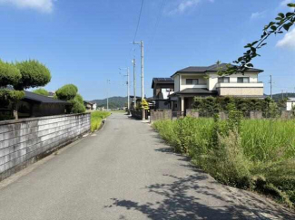 西側につく道路（南方面からの風景）約４．２ｍありますので、ゆ