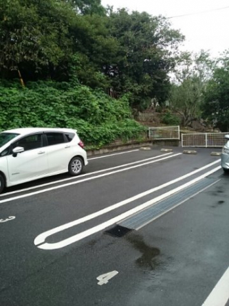 車をお持ちの方に嬉しい駐車場付きの物件です