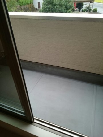 落ち着いた時間を過ごせるバルコニーです