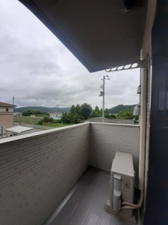 落ち着いた時間を過ごせるバルコニーです